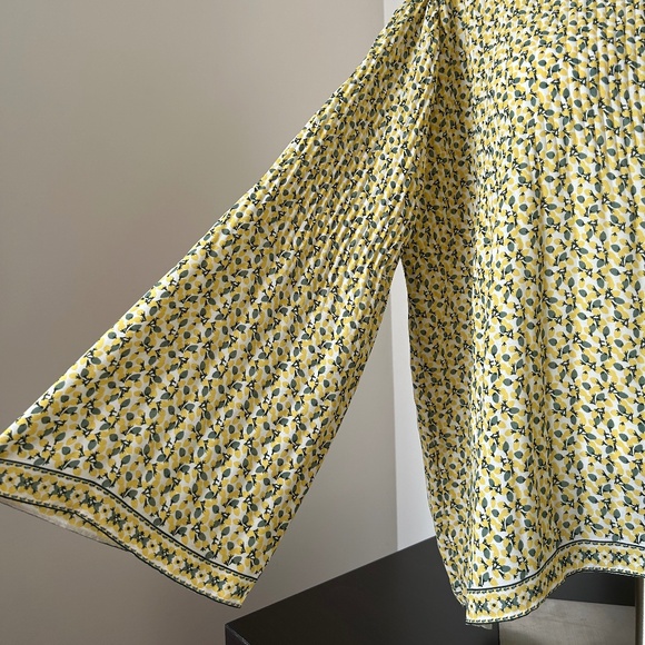 Max Studio ⎮ Lemon print blouse - Picture 6 of 8